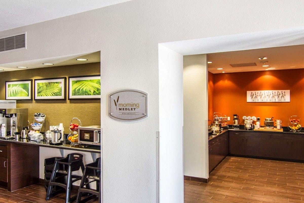 free daily full breakfast