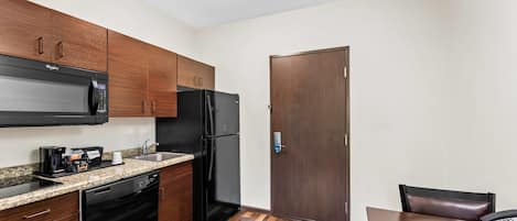 Suite, 1 King Bed | Pillow-top beds, desk, iron/ironing board, free WiFi