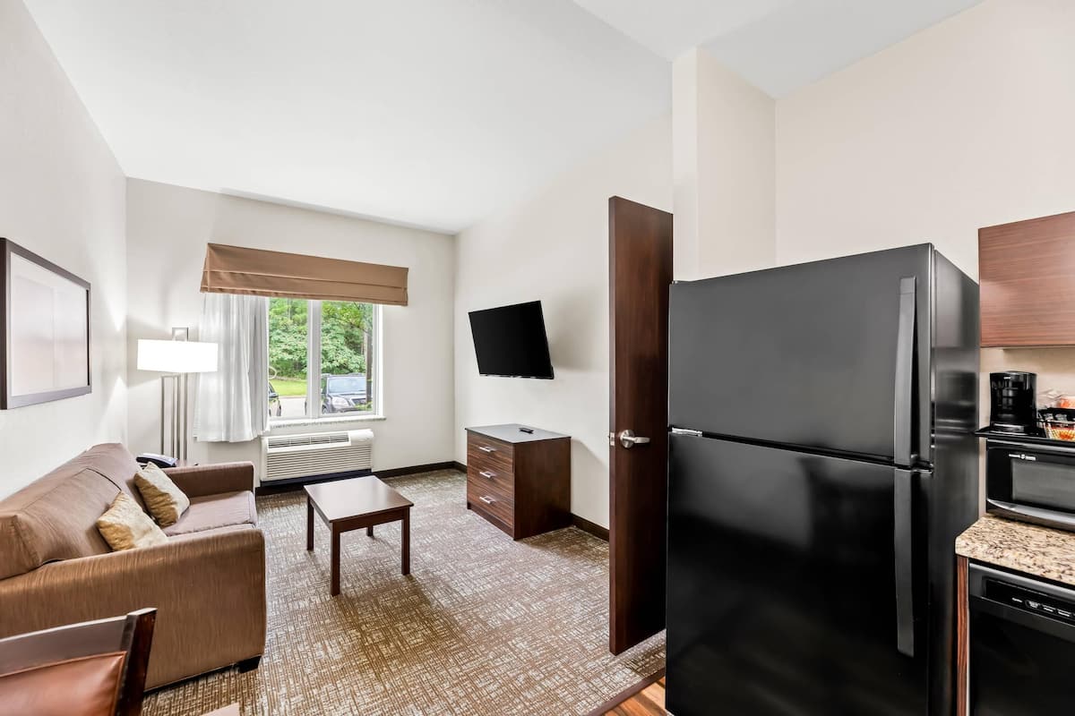 Suite, 1 King Bed, Accessible, Non Smoking (Efficiency) | Pillowtop beds, desk, iron/ironing board, free WiFi