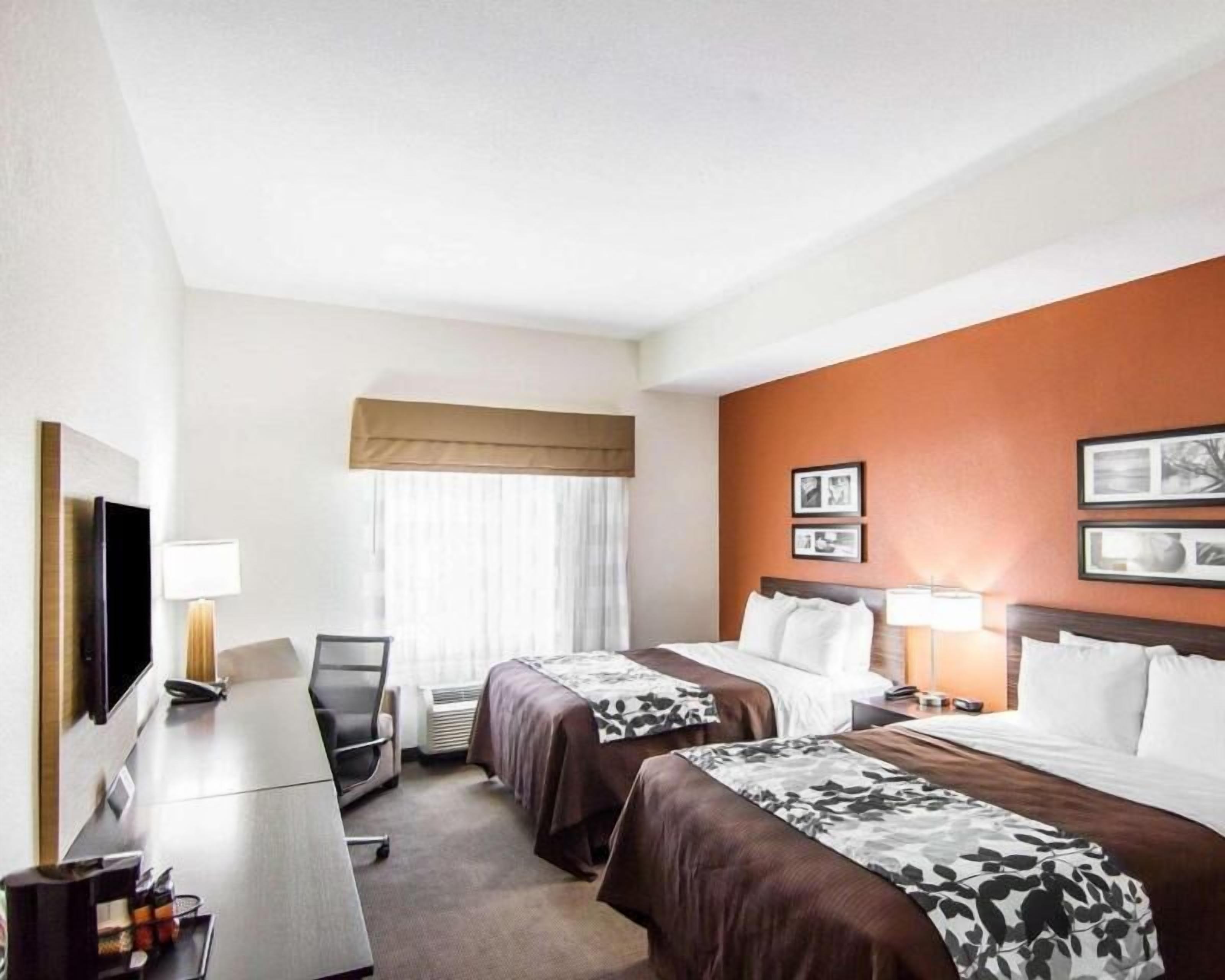 Premium bedding, desk, iron/ironing board, free WiFi