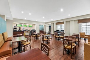 Desayuno continental incluido todos los días 