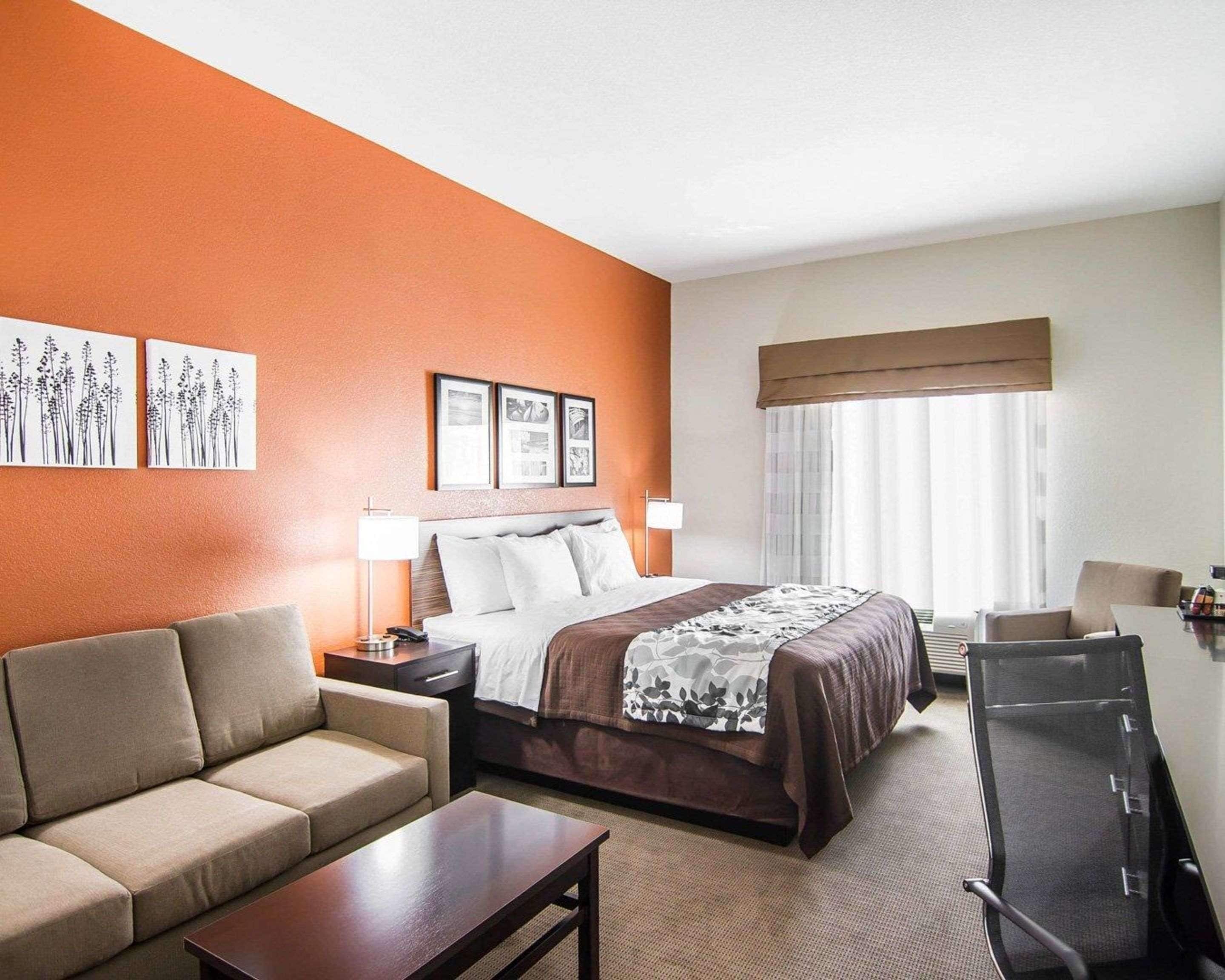 Premium bedding, desk, iron/ironing board, free WiFi