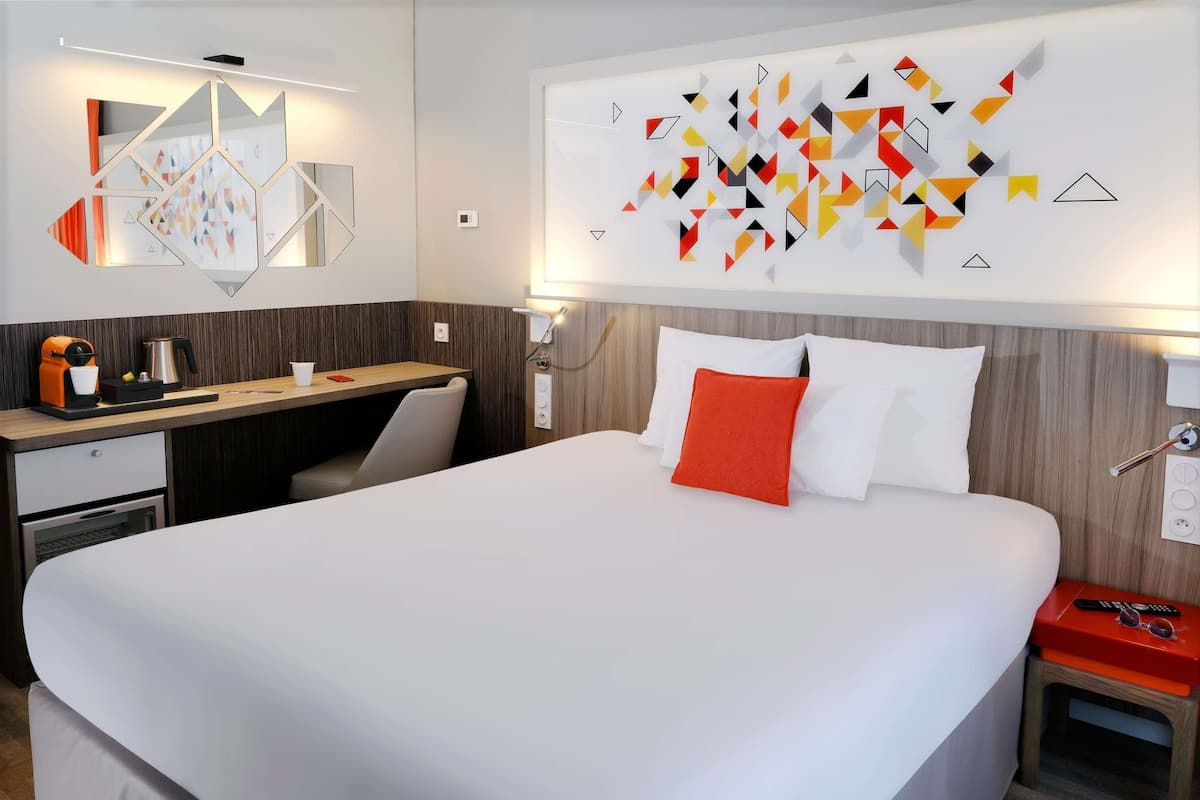 Premium bedding, minibar, in-room safe, desk