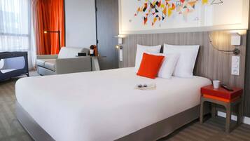 Luxe beddengoed, een minibar, een kluis op de kamer, een bureau