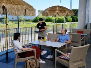 Frukost (EUR 15 per person)