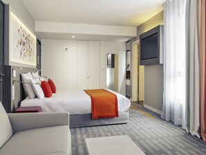 Hochwertige Bettwaren, Minibar, Zimmersafe, Schreibtisch