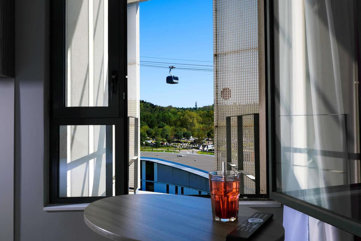 Classic Twin Room, 2 Single Beds | Premium bedding, minibar, in-room safe, desk