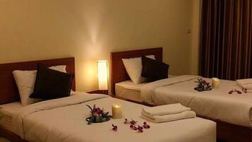 Standard Twin Room | Desk, free WiFi