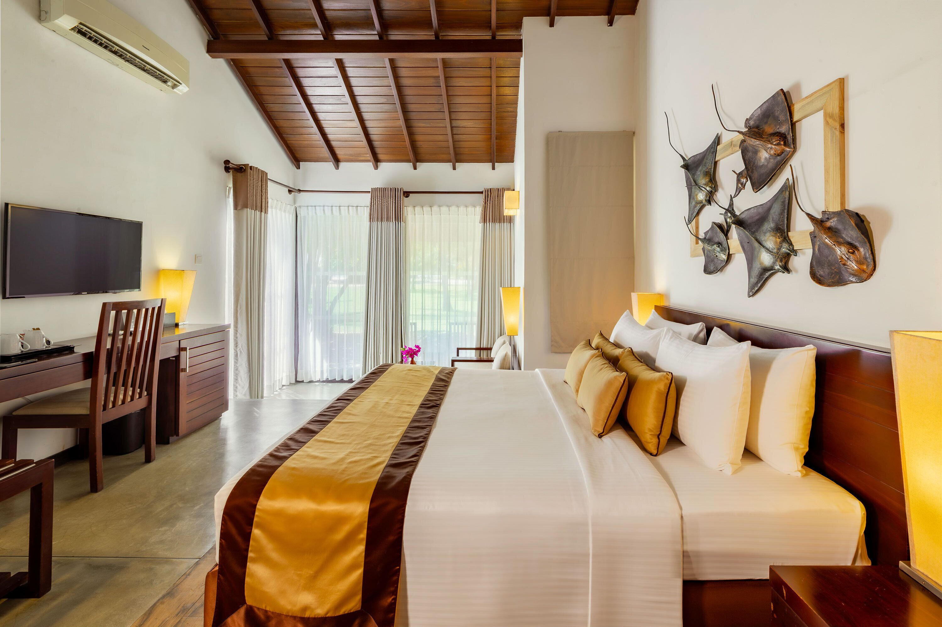 Garden Collection | Minibar, in-room safe, desk, blackout curtains