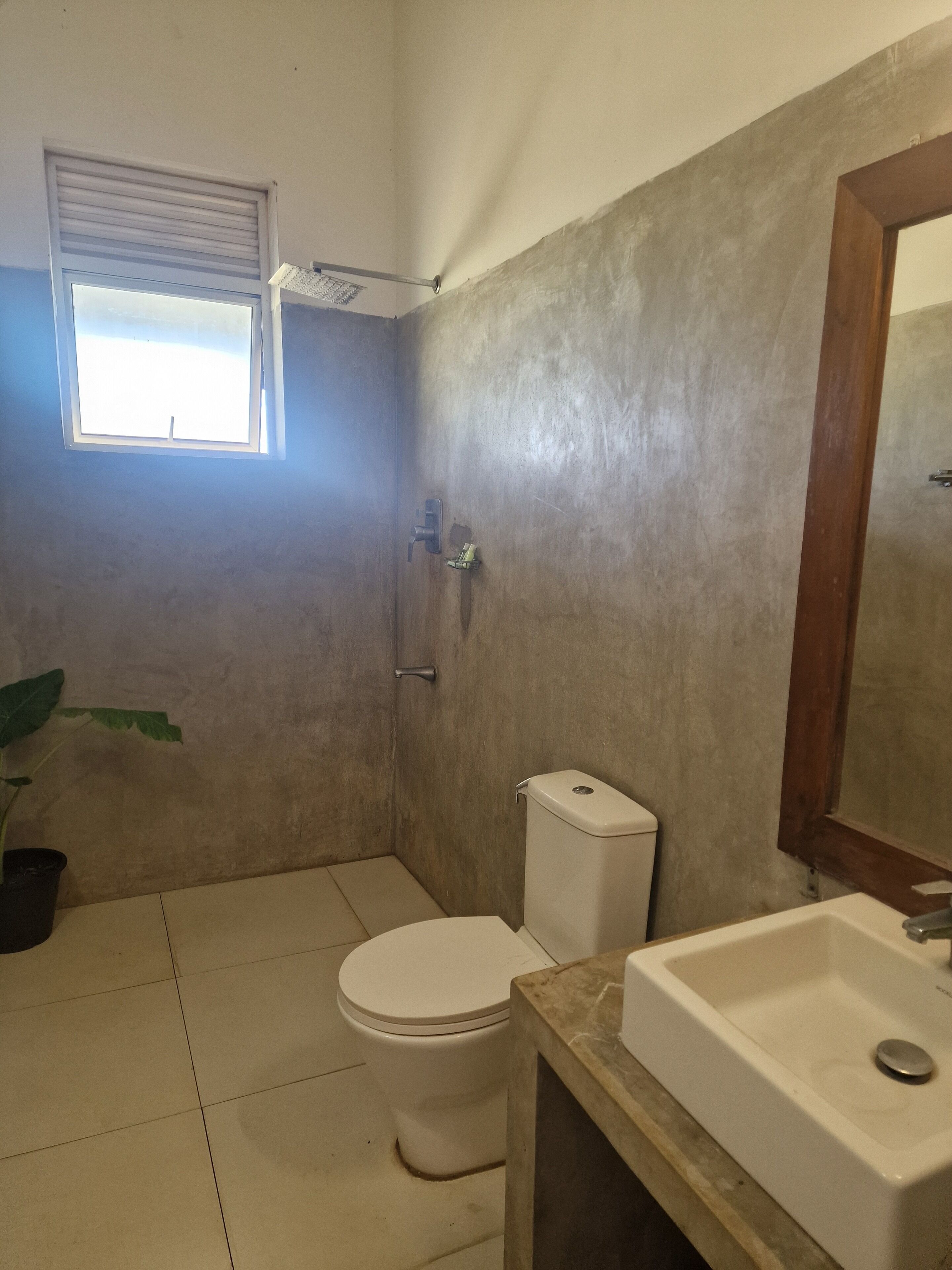 shower, rainfall showerhead, free toiletries, hair dryer