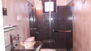 Shower, free toiletries, hair dryer, towels