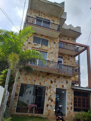 Fachada de la propiedad