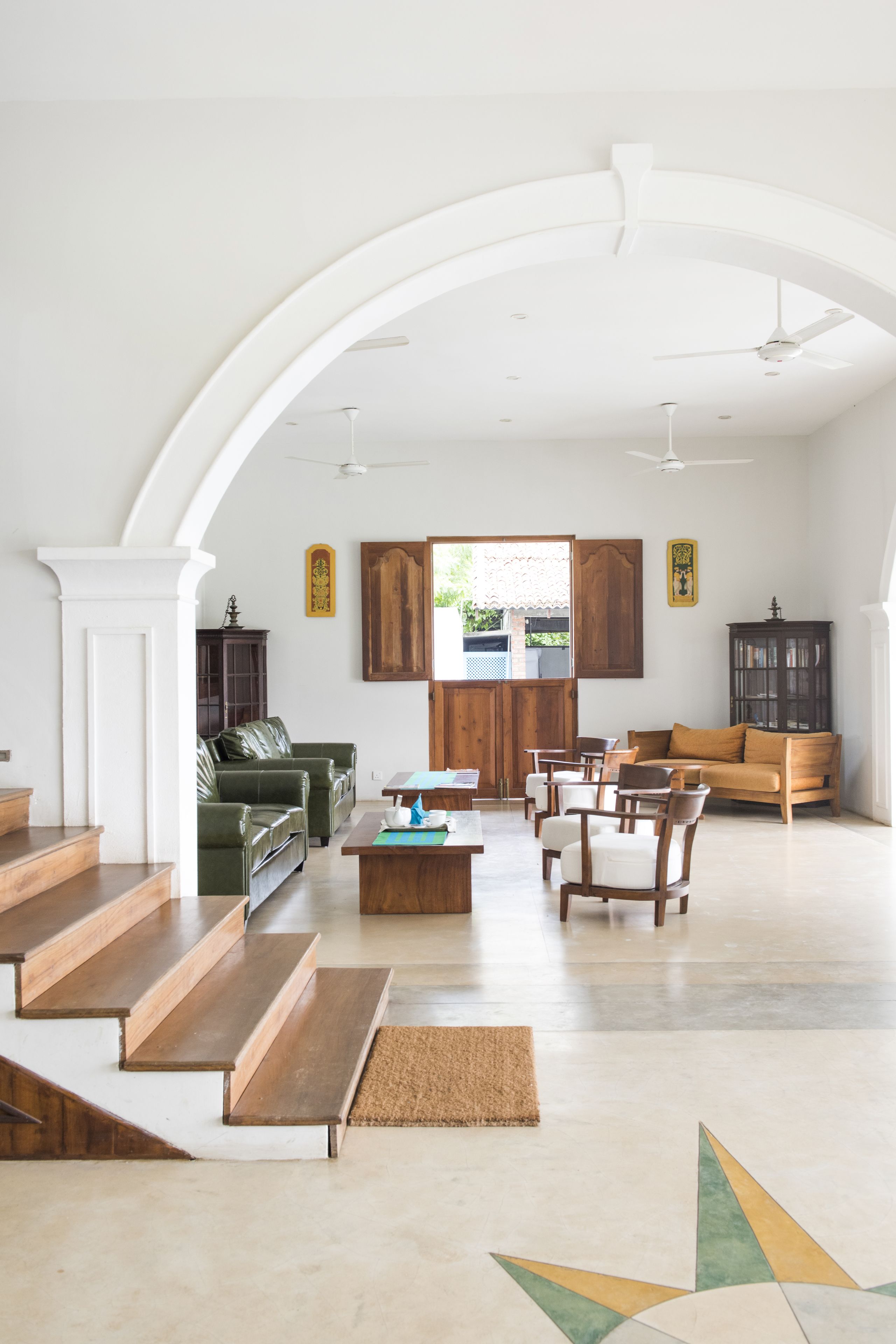 2 bars/lounges, poolside bar