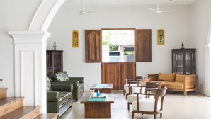 2 bars/lounges, poolside bar - Amaloh Boutique Resorts (Matara)
