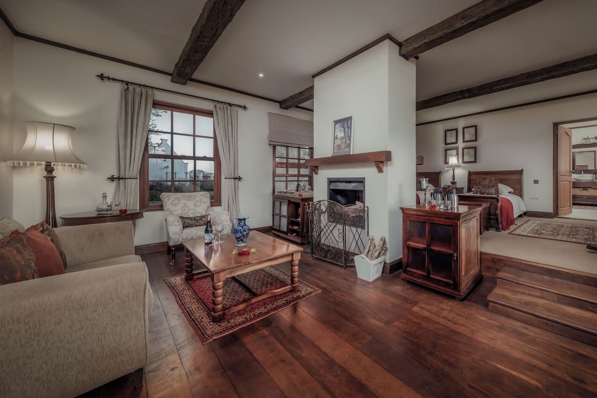 Luxury Cottage | 1 bedroom, free minibar items, in-room safe, desk