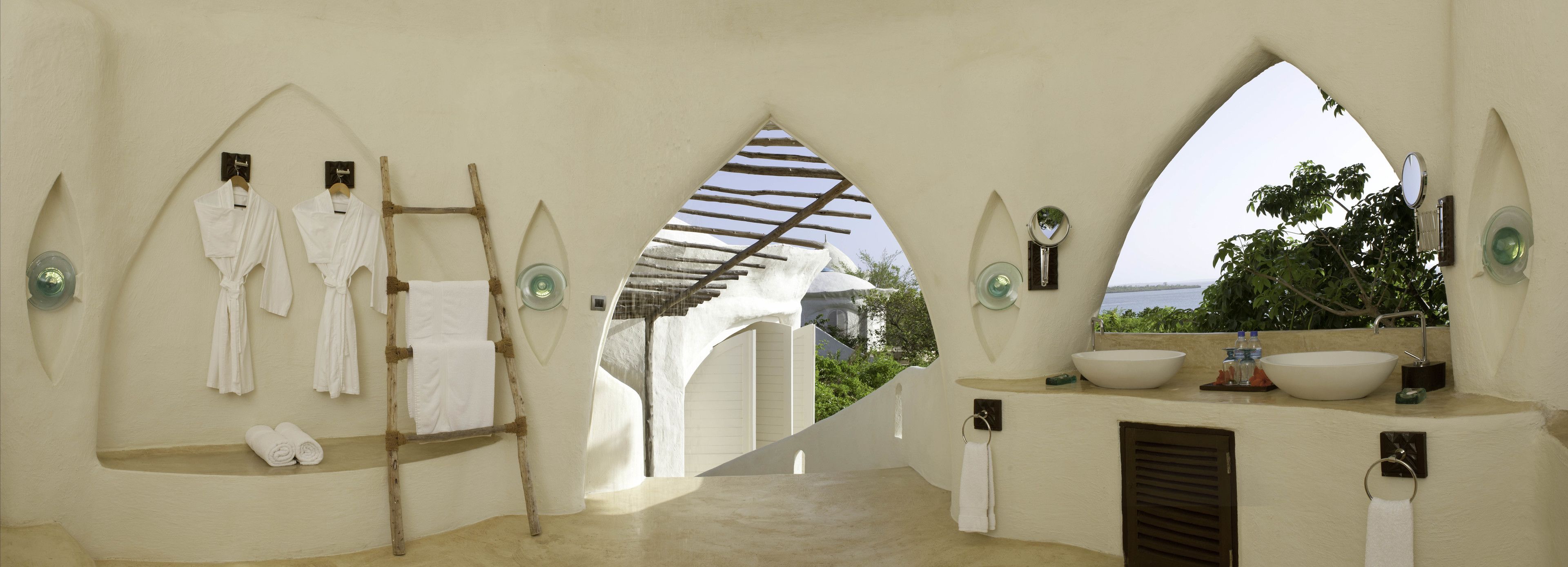 Ducha, cabezal de ducha con hidromasaje, batas, pantuflas