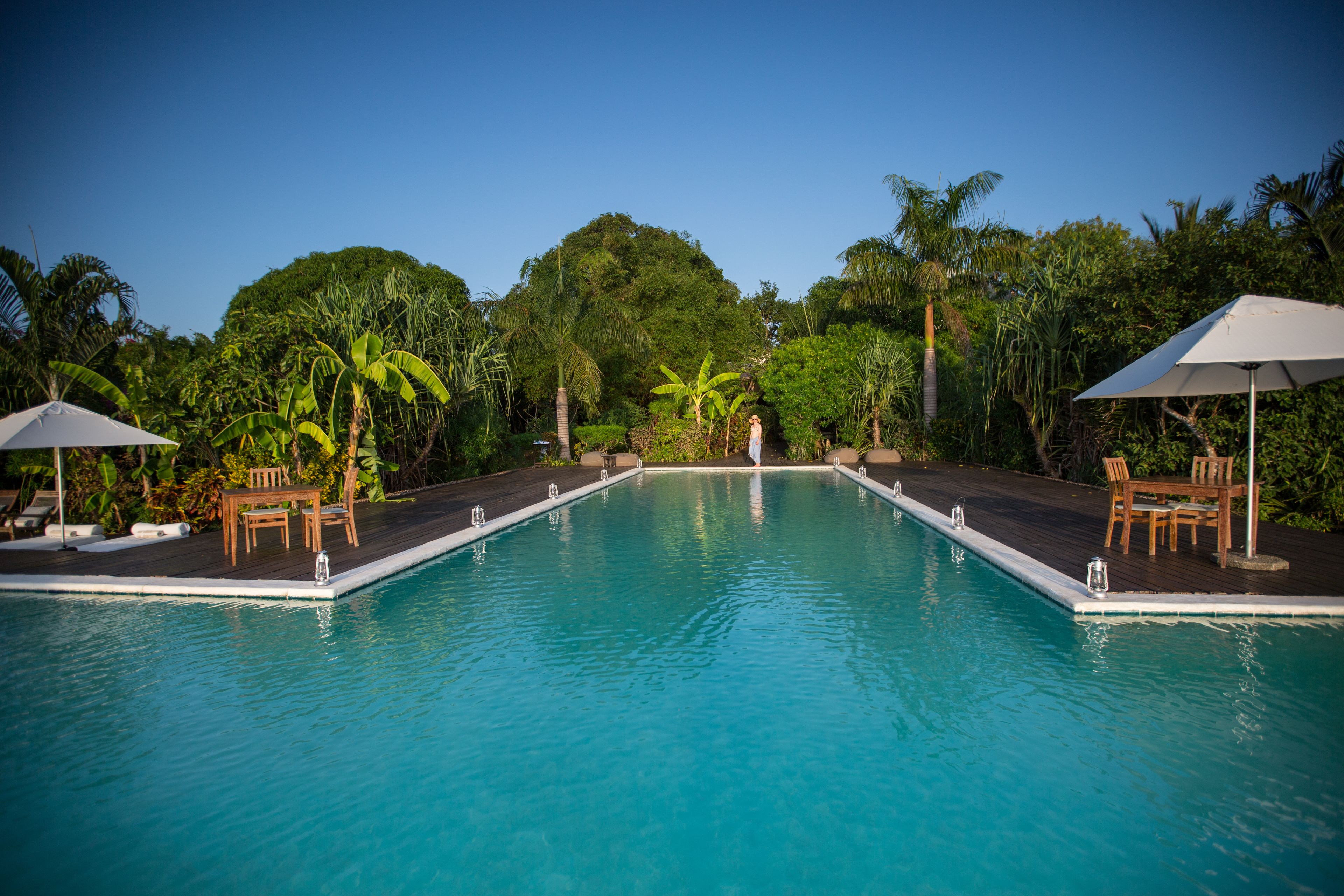 室外游泳池，无边泳池，免费小屋，池畔遮阳伞