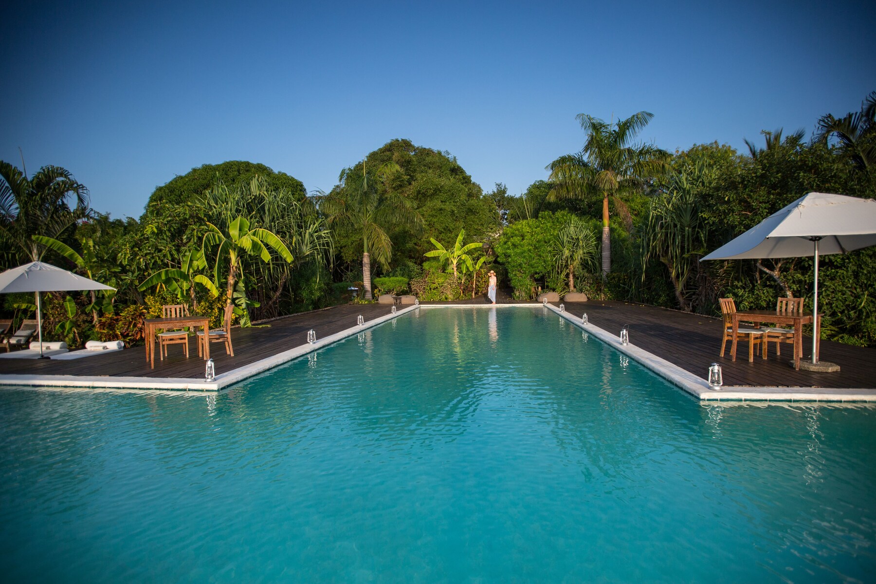 Outdoor pool, an infinity pool, free pool cabanas, pool umbrellas
