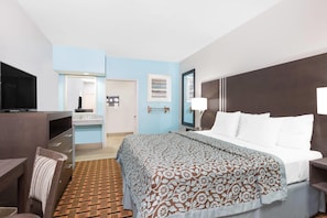 Camas con pillow-top, escritorio y cortinas blackout
