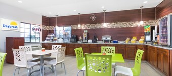 Days Inn & Suites by Wyndham Madisonville