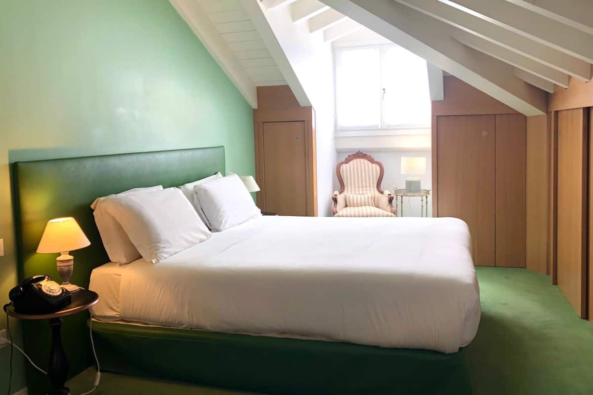 Couette en duvet d'oie, coffres-forts dans les chambres, bureau