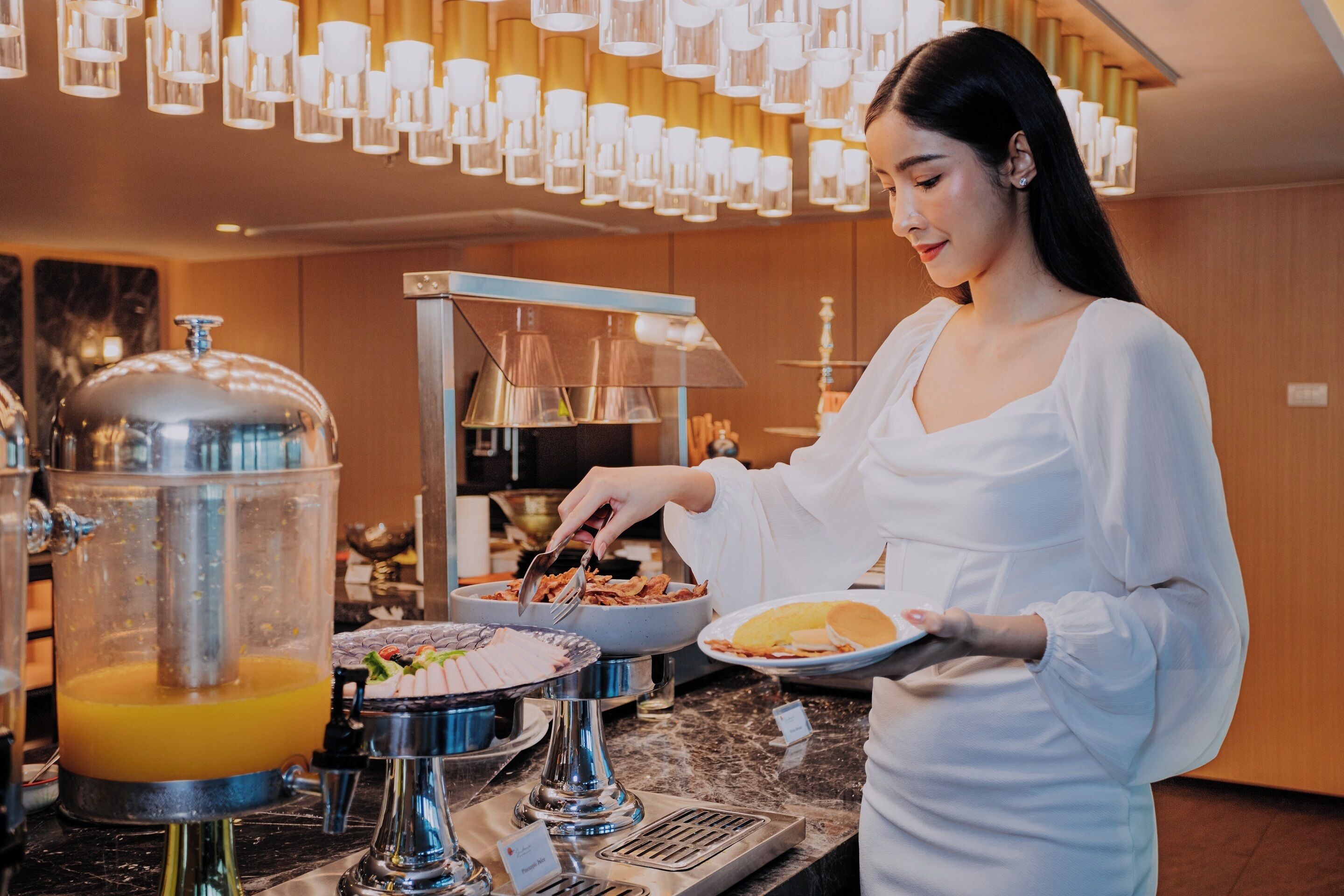 Desayuno buffet (THB 200 por persona) 