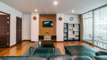 Apartment, 3 Bedrooms | Living room | 32-inch LCD TV with cable channels, TV, DVD player