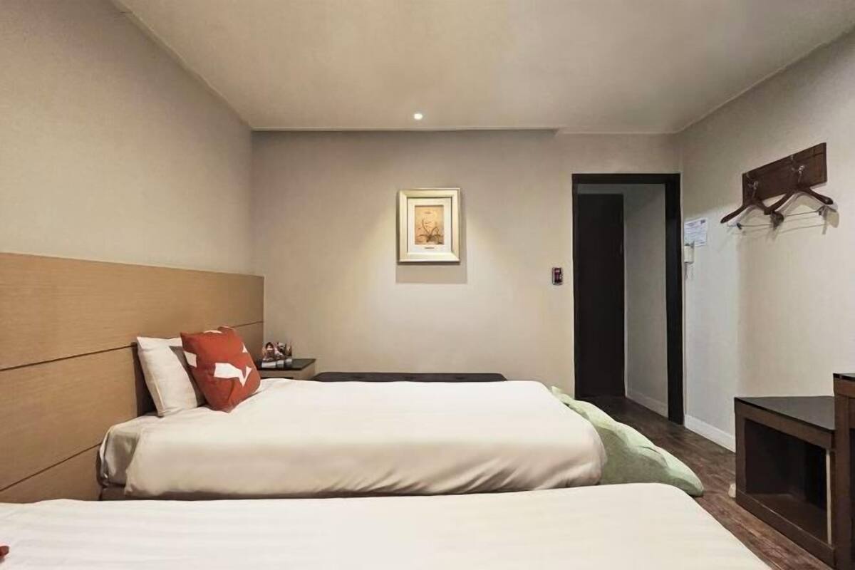 In-room safe, free WiFi, bed sheets