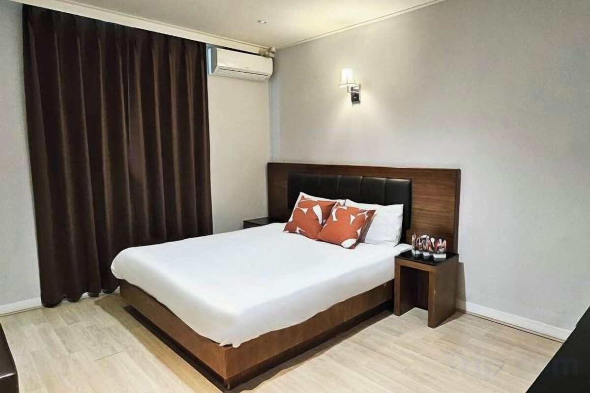 Coffres-forts dans les chambres, Wi-Fi gratuit, draps fournis