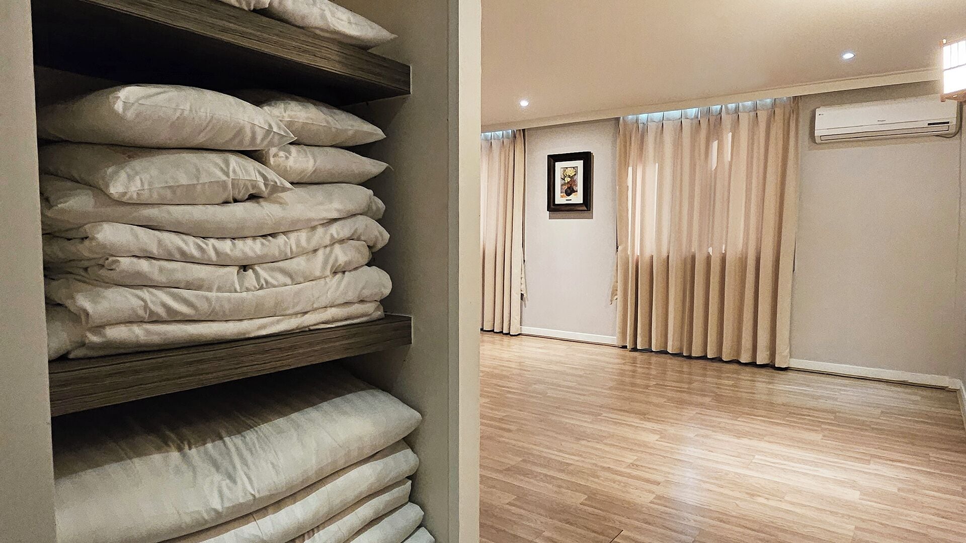 خزانة ملابس