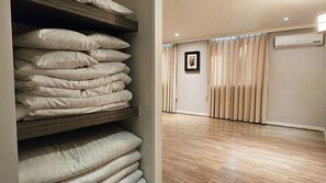 Suite (Ondol Room) | Kleerkast