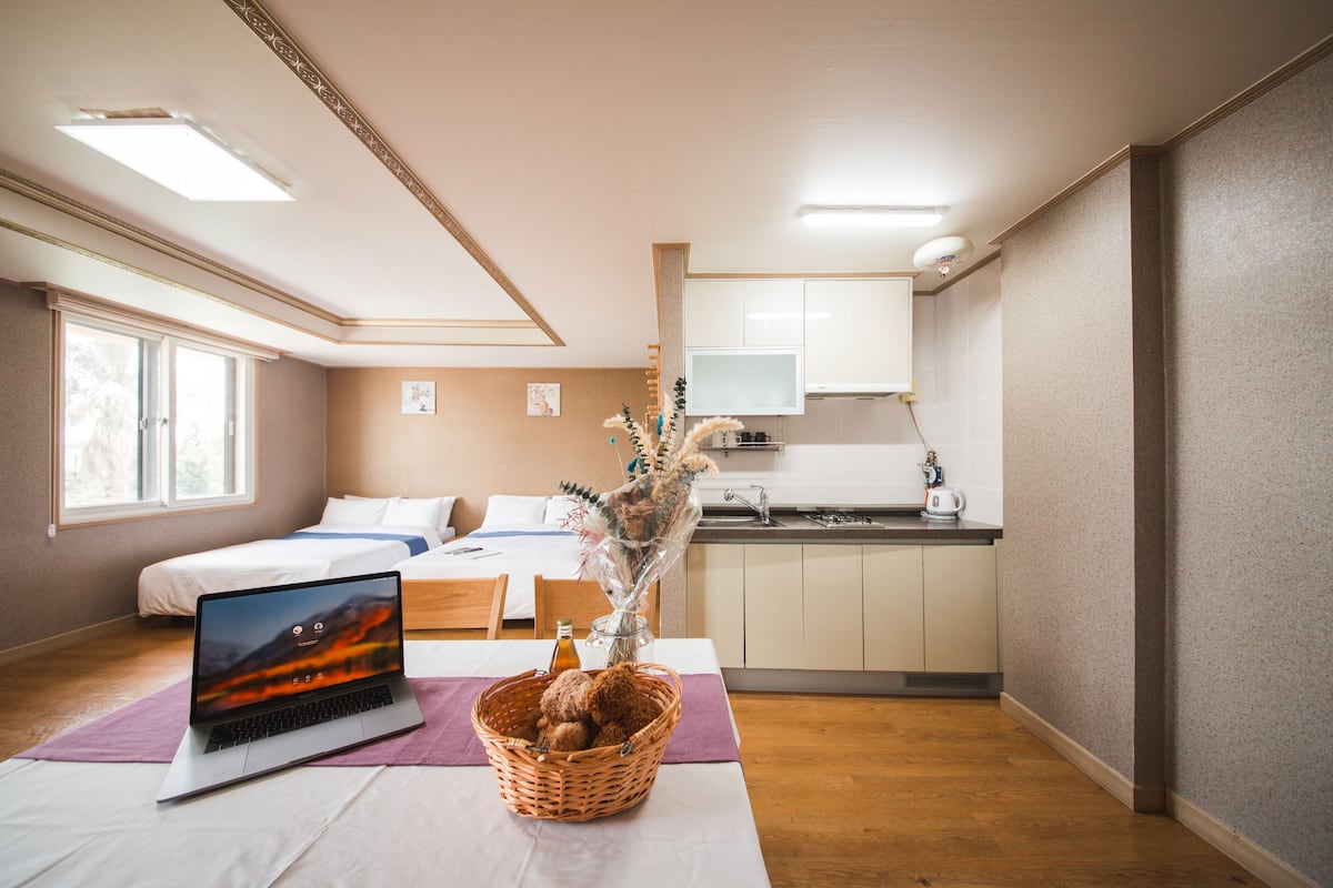 family room | desk, laptop workspace, free wifi, bed sheets