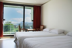 Soundproofing, free WiFi, bed sheets - Dammora Resort (Seogwipo)