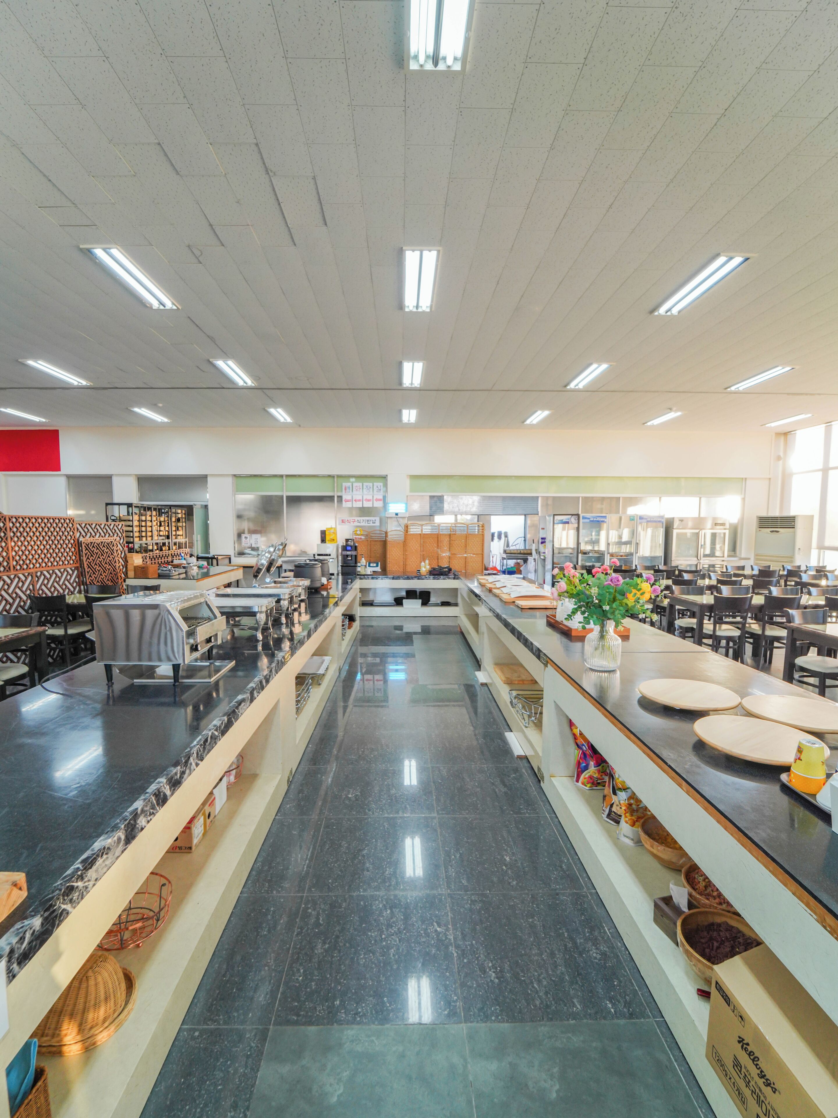 daily buffet breakfast (krw 20000 per person)