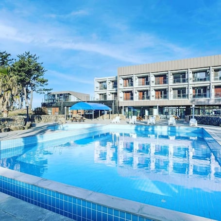 Seasonal outdoor pool. Dammora Resort