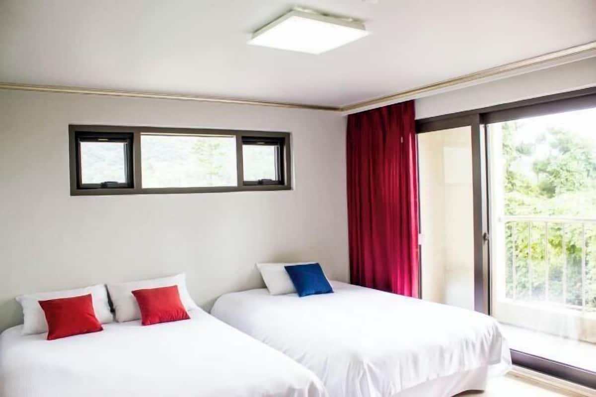 1 dormitori, habitacions insonoritzades, wifi gratuïta i roba de llit