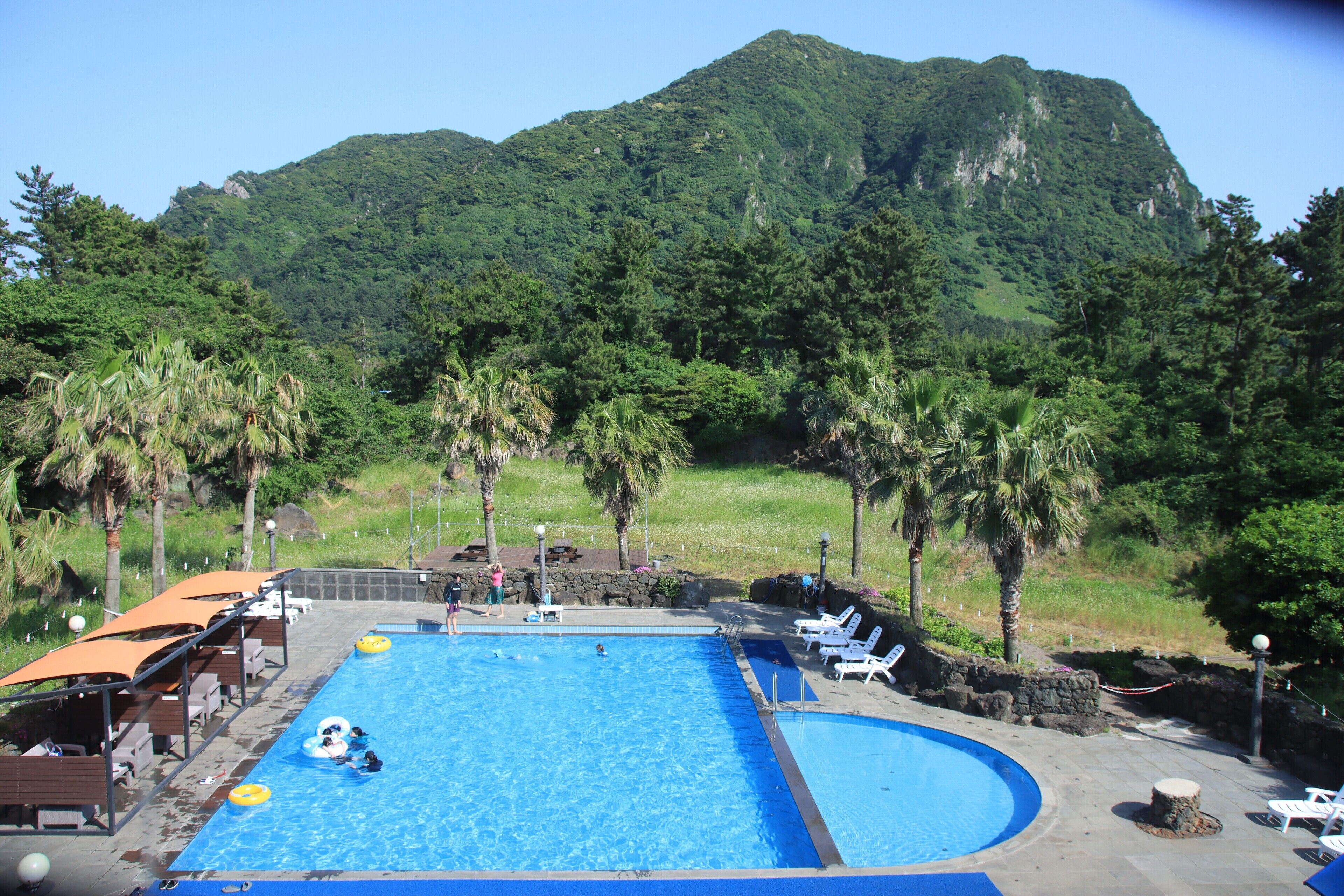 seasonal outdoor pool