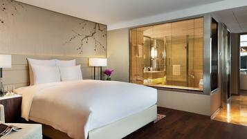 Apartment, 3 Bedrooms | Premium bedding, in-room safe, desk, soundproofing