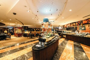 4 restaurants, breakfast, lunch, dinner served; Japanese cuisine - Teda, Tianjin-marriott Executive Apartments (Tianjin)