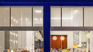 2 restaurants, breakfast served, international cuisine