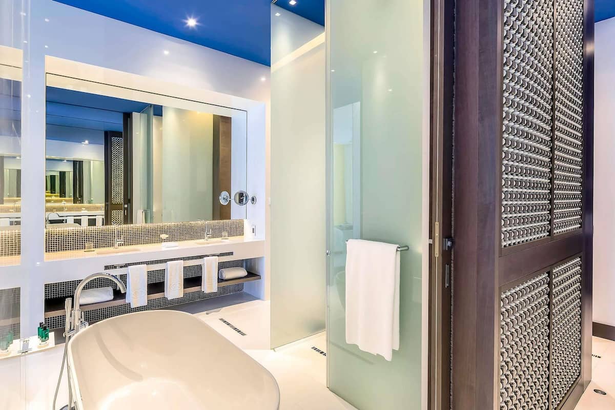 1 bedroom, premium bedding, pillow-top beds, minibar