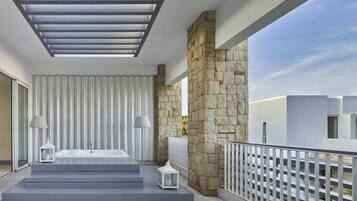 Suite, 1 cama Queen size, vista al jardín (Prestige, Terrace with hot tub) | Ropa de cama de alta calidad, camas con pillow-top y minibar