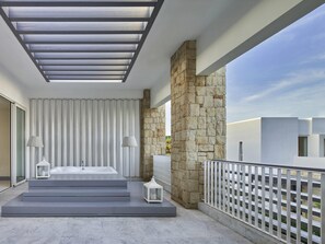 Suite, 1 Queen Bed, Garden View (Prestige, Terrace with hot tub)