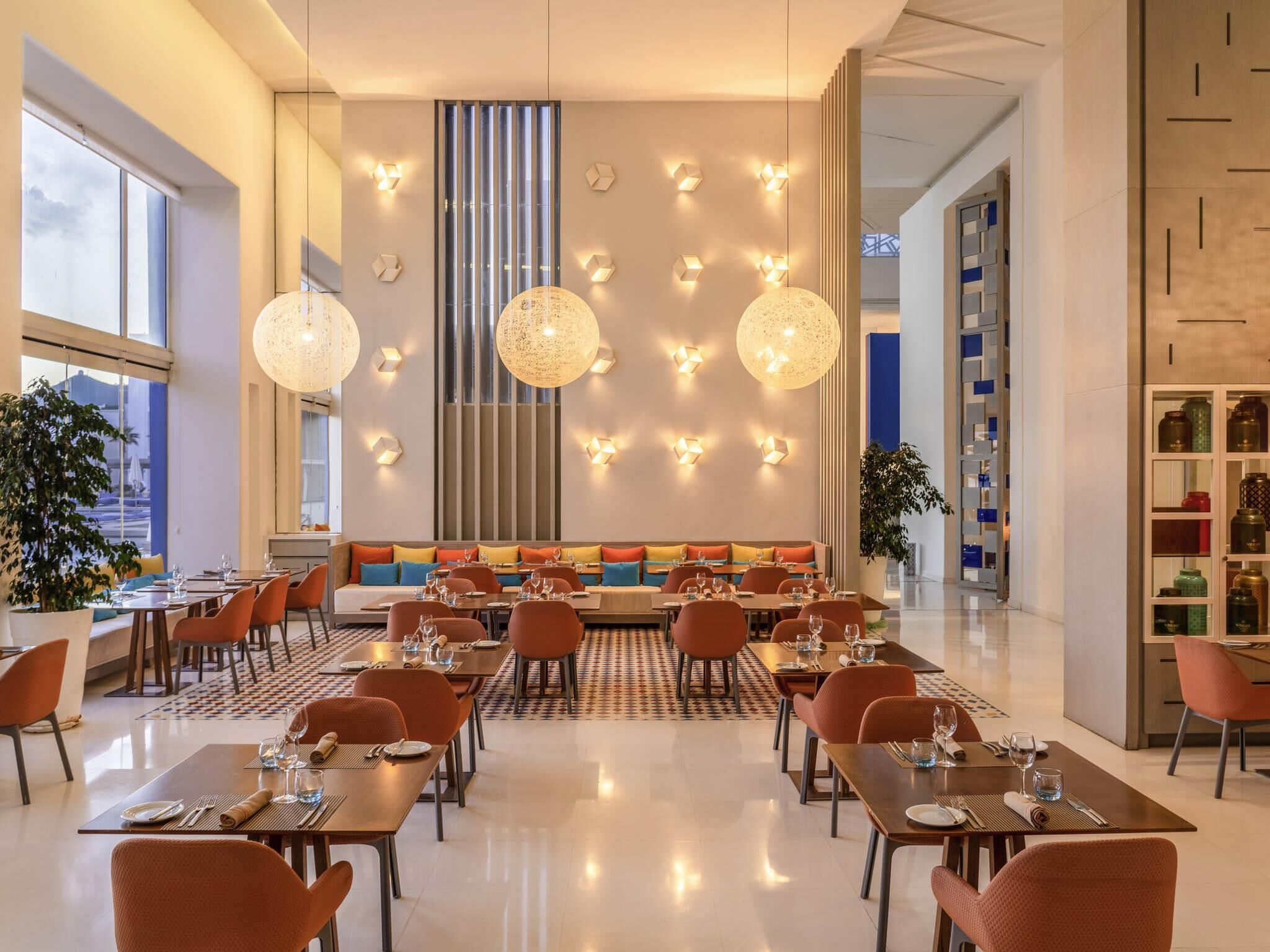 2 restaurants, breakfast served, international cuisine