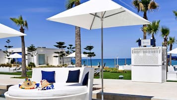 2 Bars/Lounges