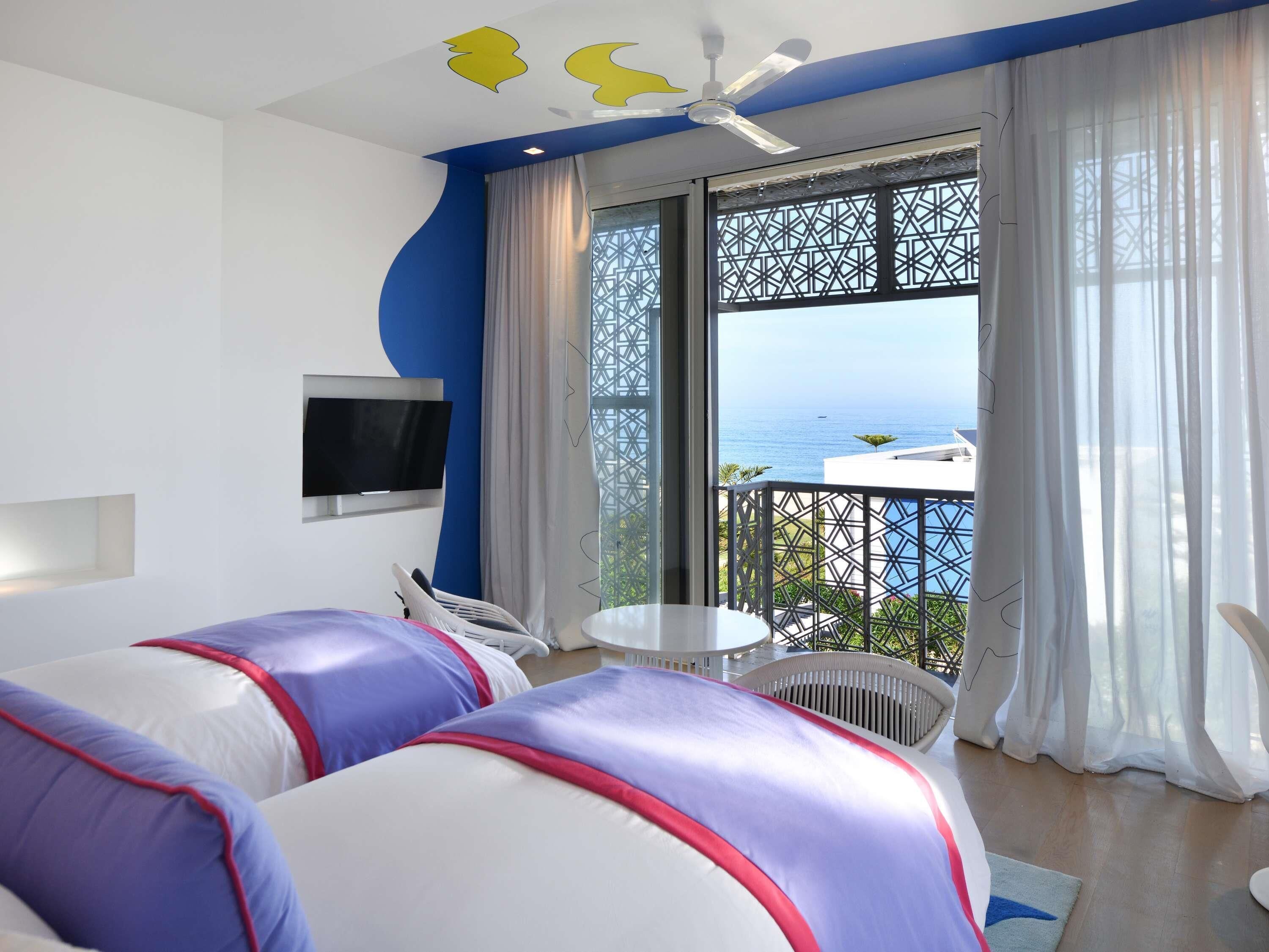 Ropa de cama de alta calidad, colchones con pillow-top y minibar 