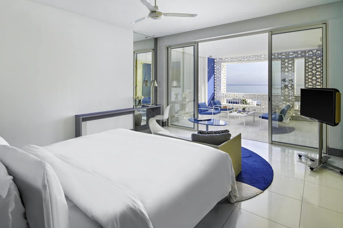 Premium bedding, pillow-top beds, minibar, in-room safe