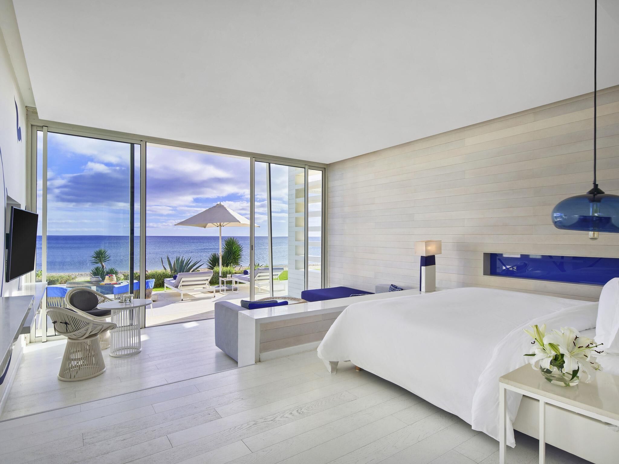 Beach Suite, 1 King Bed, Panoramic Sea View, by the water