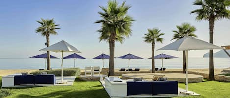 2 bars/lounges