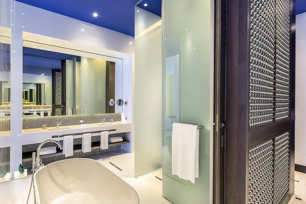 1 dormitorio y ropa de cama de alta calidad